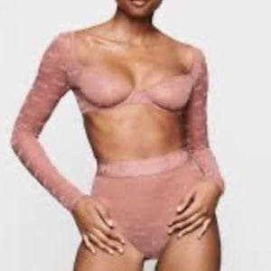 ✨SKIMS After Hours Long Sleeve Top